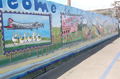 Mayor Unveils Airport Mural