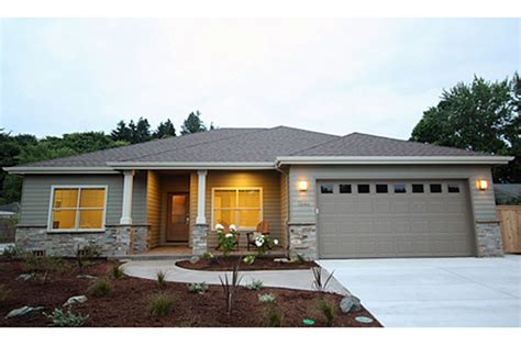 Ranch home construction essentially began in california in the 1940s and continued well into the 1970s. Whittaker | Ranch style house plans, Ranch style homes ...