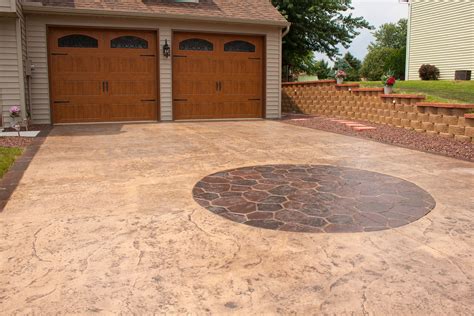 Stamped Concrete Driveway With Stampedstained Circle And Border