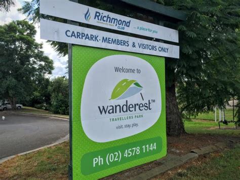 Wanderest Travellers Park Richmond Welcome Sign At The Entrance To