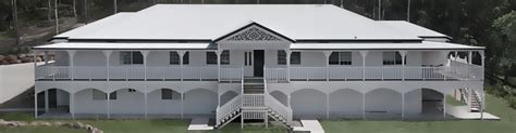 Porches that aren't completely open to the elements provide more opportunities for outdoor living throughout the year. Builders | Queensland | Colonial Building Company