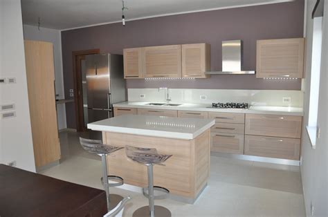 Con il fai date si può provvedere a tutto ciò creando delle cucine in muratura con le oltre alle classiche cucine in muratura, c'è anche l'alternativa rappresentata dalle cucine in finta muratura, che sono realizzate. cucine moderne | Fadini Mobili Cerea Verona