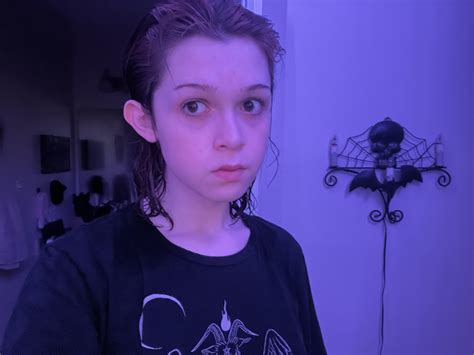 don t usually post pics of me without makeup but i m genuinely wondering if i pass without it i