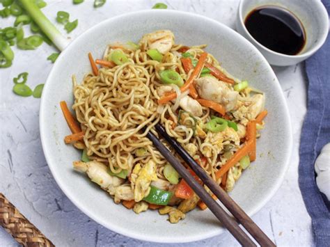 Asia -Nudeln mit Huhn Rezept
