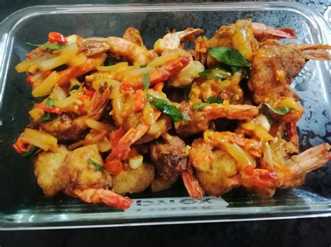 Kalau nak lagi pedas boleh lebihkan cili. Enak Rasa Dari Dapur Kim: Udang Bebola Ayam Telur Masin