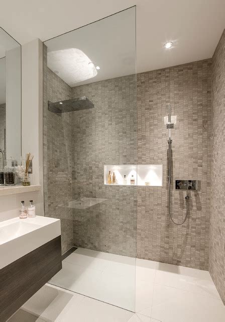 A Beautiful Basement Shower Room Contemporaneo Stanza Da Bagno