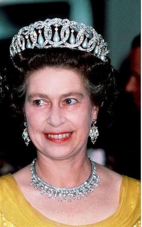 Queen Elizabeth Ii 1989 Grand Duchess Vladimir Tiara Pictures Of Queen Elizabeth Her Majesty