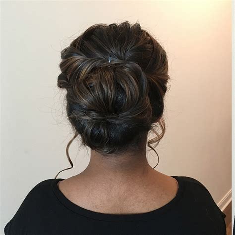 Easy To Do Curly Updos For Any Occasion