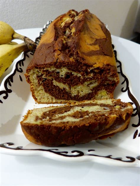Best banana bread recipe with overripe bananas, walnuts and brown sugar. Banana bread marbré