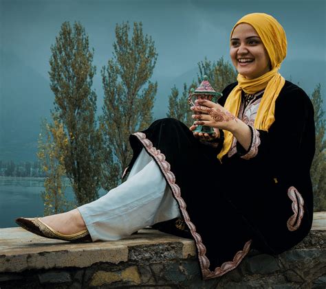 Traditional Dresses Of Kashmir Reflecting The Grandeur Of Paradise On