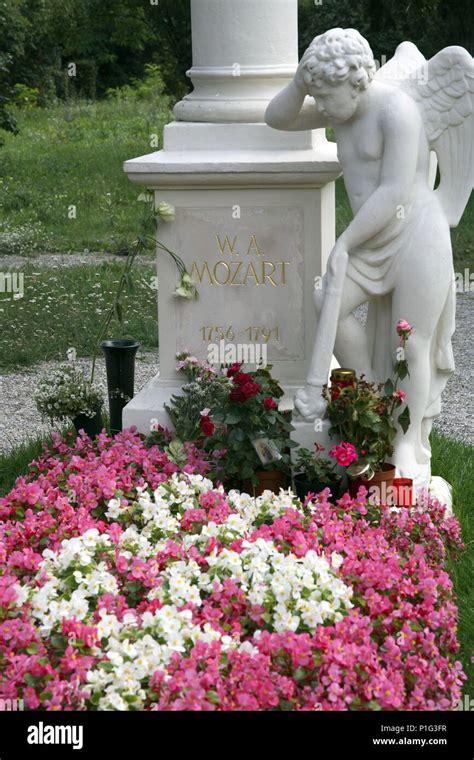 Viena Wien Tumba De W A Mozart En El Cementerio De Sankt