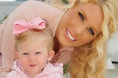 Gretchen Rossi Has Lunch at Restaurant with Baby Skylar | The Daily Dish