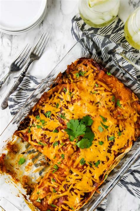 This recipe includes a quick homemade red enchilada sauce and an easy ground beef filling that's ready for the oven in 30 minutes. Easy Ground Beef Enchilada Casserole | Mom's Dinner