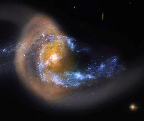 Спиральная галактика с перемычкой в созвездии рак (ru); Galactic battle captured as Hubble spots a galaxy being ...
