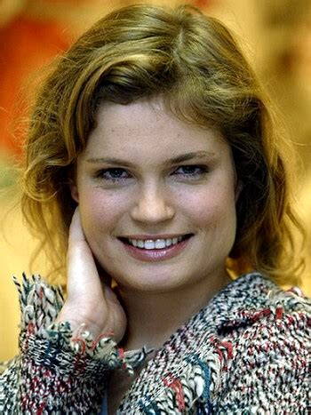 Sarah biasini est une actrice et comédienne de théâtre française, fille de romy schneider et de daniel biasini. Sarah BIASINI : Biographie et filmographie