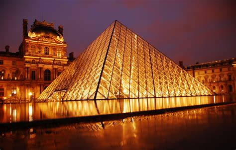 Palais Du Louvre A Large Palace In Paris