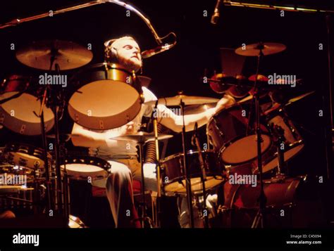 Immunität Erstellen Moral Phil Collins Schlagzeug Duell Spannung Plastizität Literarische Kunst