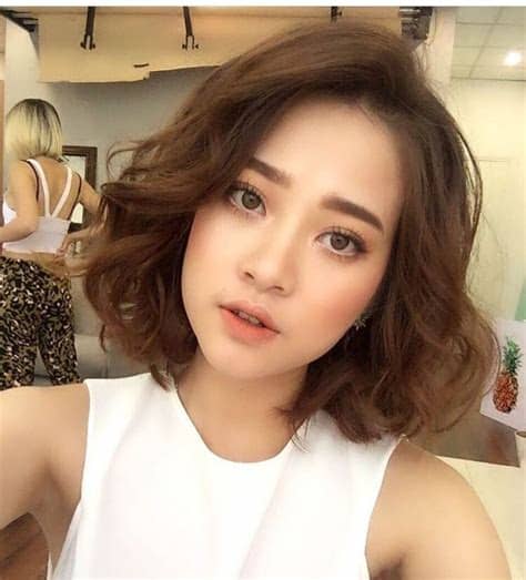 We'd say that girls with crops are less likely to be. @truoghoagmaianh … | Korean short hair, Short hair styles ...