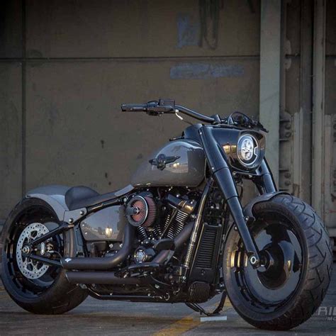 M8 Fat Boy Steel フロントフェンダー ハーレー・カスタム・ワールド Harley Custom World 取扱商品