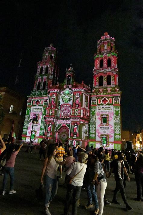 Inici La Fiesta De Luz Sobre Fachada De La Catedral Metropolitana