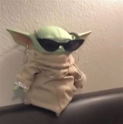 Photo Baby Yoda Wearing Sunglasses