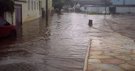 g1 chuva deixa moradores de cidade em goiás em alerta notícias em brasil