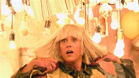 See Kristen Wiig Perform Chandelier With Sia At The Grammys Video