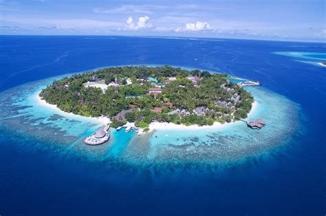 ދިވެހިރާއްޖޭގެ ޖުމުހޫރިއްޔާ, dhivehi raajje jumhooriyyaa)— es un país insular soberano situado en el océano índico, cuya forma de gobierno es la república presidencial. C2.7c. MALDIVAS. ATOLÓN DE MALE NORTE. BANDOS ISLAND ...