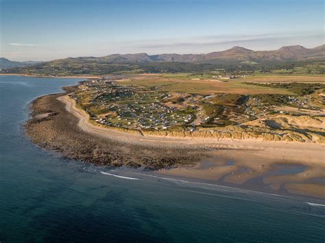 Shell island is a haven for wildlife, marine animals, and beach lovers looking for a day in a pristine natural setting away from the resorts and condominiums that line the beach to north. Shell Island | VisitWales