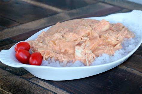 This tasty cream cheese chicken recipe is quick to prepare and extremely easy to cook in the slow cooker. SPLENDID LOW-CARBING BY JENNIFER ELOFF: Cream Cheese Crock Pot Chicken