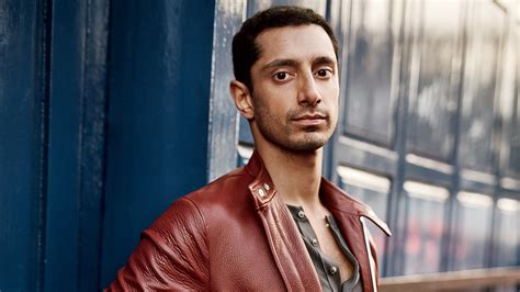 Thankfully riz ahmed was on hand to tease the film on the red carpet of the baftas on sunday evening, and the actor told directed by gareth edwards and starring felicity jones, diego luna, riz ahmed, ben mendelsohn, forest whitaker, mads mikkelsen, and alan tudyk, rogue one: Riz Ahmed Goes Rogue (One) | GQ