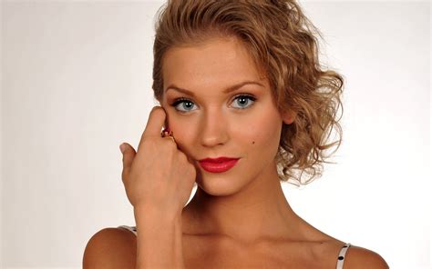 Papel De Parede Kristina Asmus Olhos Azuis Cara Maquiagem Cabelo Mão Gesto 2560x1600