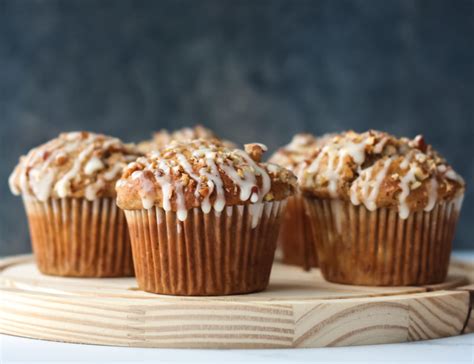 The pineapple and bananas keep it really moist, while the coconut and pecans keep things interesting in terms of texture. Hummingbird Muffins - Baker Jo - Banana Pineapple Pecan ...