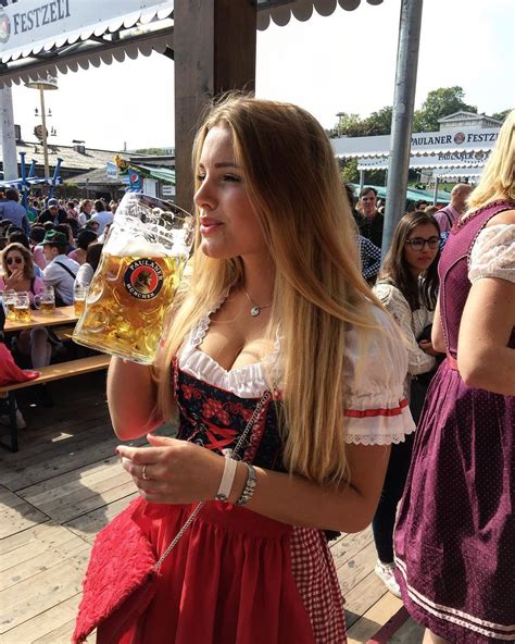 octoberfest girls octoberfest beer german girls german women beer maid beer wench