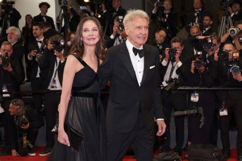 GALERIE FOTO Indiana Jones de mână cu iubita lui soție la Cannes
