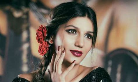 Haryanvi Hotness Sapna Choudharys Sexy Thumkas Is Ruling The Internet With Punjabi Music Video