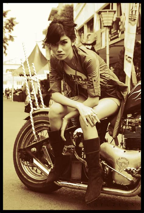 Girls On Motorcycles Pics And Comments Page 389 Triumph Forum