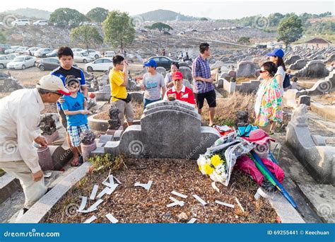 Chinese Descendants Clean And Offer Prayers To Ancestors During Annual