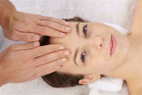Facial Massage For Glowing Skin Be Beautiful India