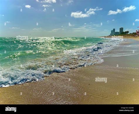 Crystal Clear Waves Hi Res Stock Photography And Images Alamy