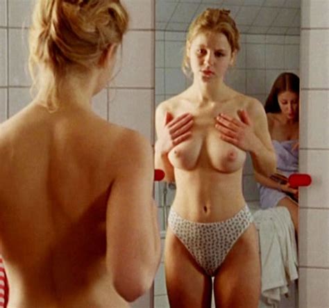 Theresa Scholze nackt und sexy SexyStars online heißesten Fotos