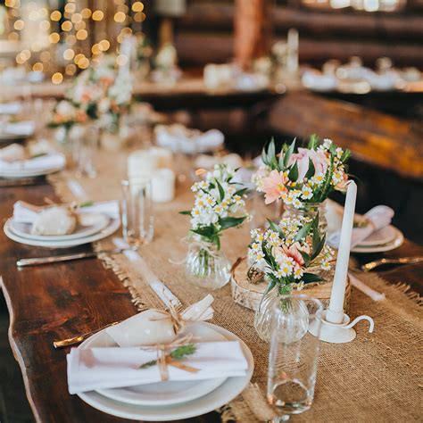 Centre de table mariage champetre. Décorer une table de mariage : nos astuces - Blog BUT