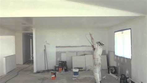 Spray Painting A Ceiling How To Paint A Ceiling The Easy Way By Using