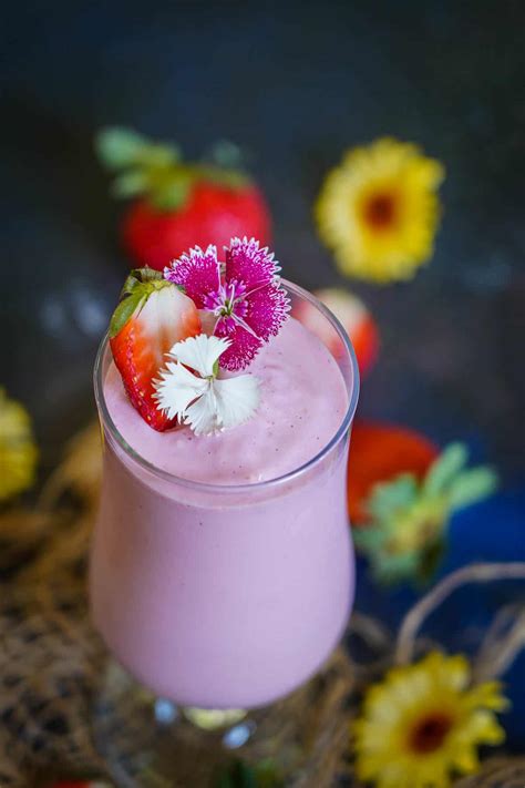 Creamy Strawberry Banana Milkshake Recipe Video