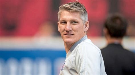 Bastian schweinsteiger hatte am dienstag seine fußballerkarriere beendet. WM-Held verlässt BVB - Schweinsteiger: Was ich Götze jetzt ...