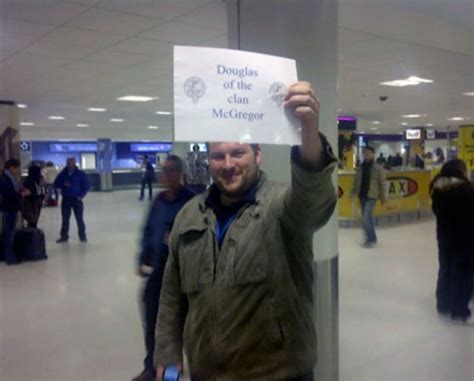 85 Funny And Embarrassing Airport Pickup Signs That Were Impossible To