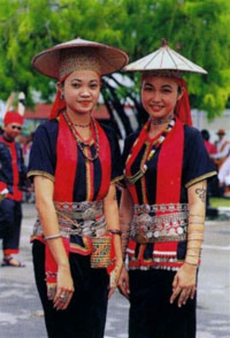 Bidayuh Girls Batik Fashion Sarawak South Kalimantan