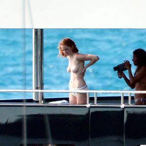 Lily cole nue