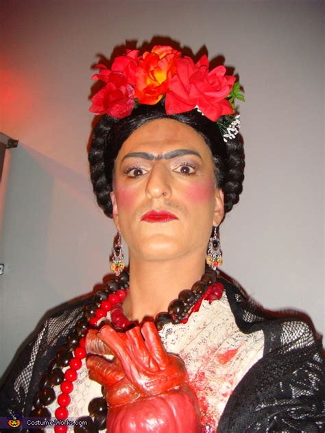 Twój czworonożny przyjaciel, niezastąpiony, wierny. Lustro Frida / Frida Kahlo by Edward Ofosu : Zgrabne, pełne wdzięku, na wysokich, skośnych nóżkach.