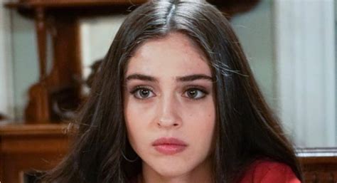 She is an actress, known for не отпускай мою руку (2018), yesil deniz (2014) and рамо. Cemre Baysel kimdir?